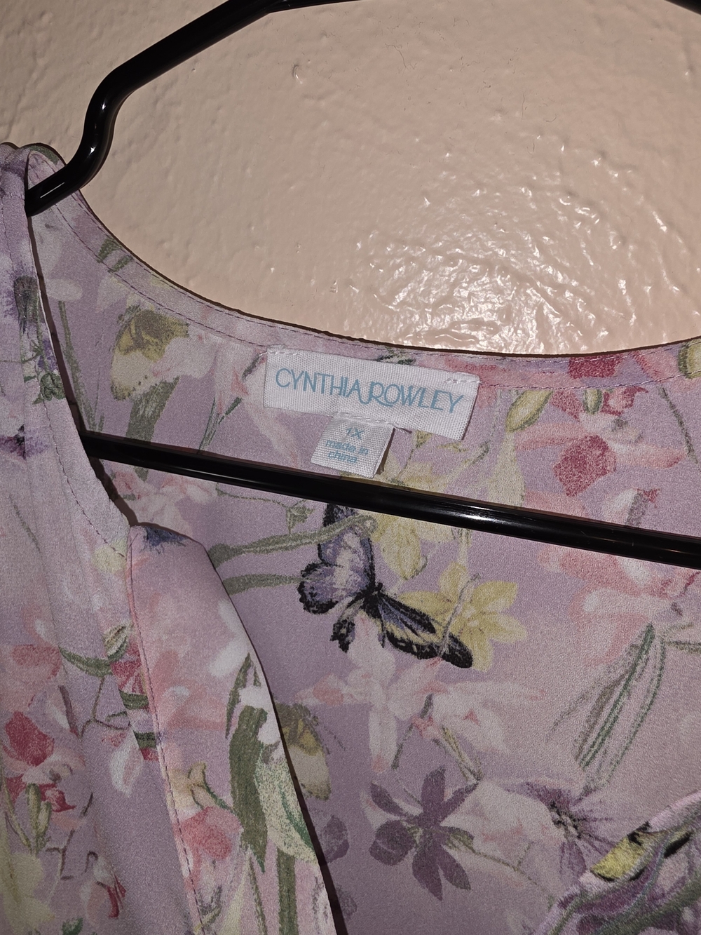 Cynthia Rowley Lavender Botanical Butterfly Split-Neck Blouse - Plus 1X - Picture 2 of 5